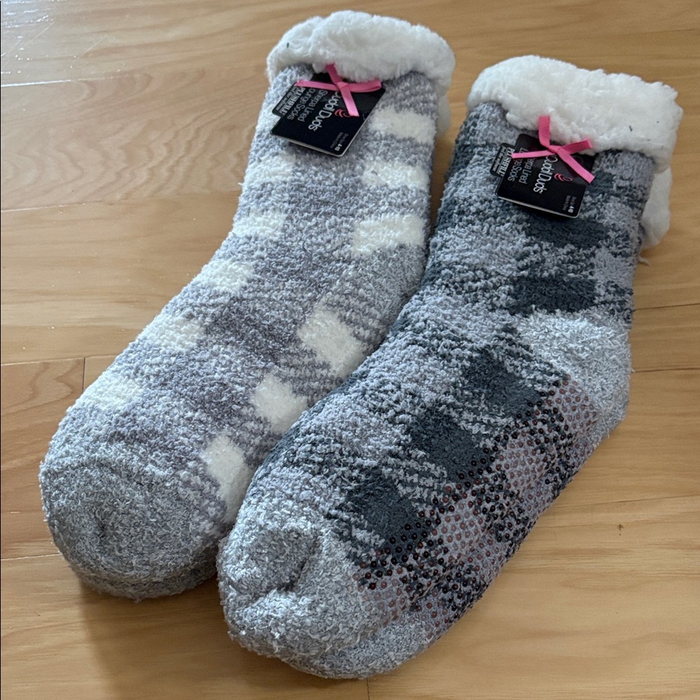 Cuddl Duds Gray and White Plaid Fuzzy Socks